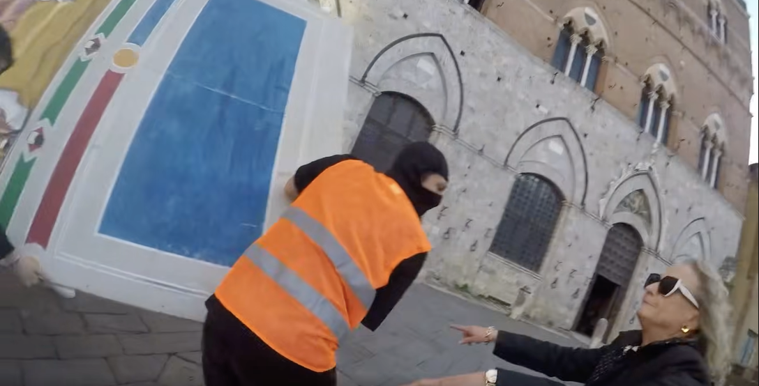 Italian fraternity stages mock art theft after Louvre Museum heist